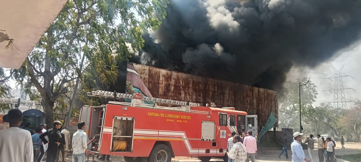 Fire breaks out in scrap warehouse near Karnawas