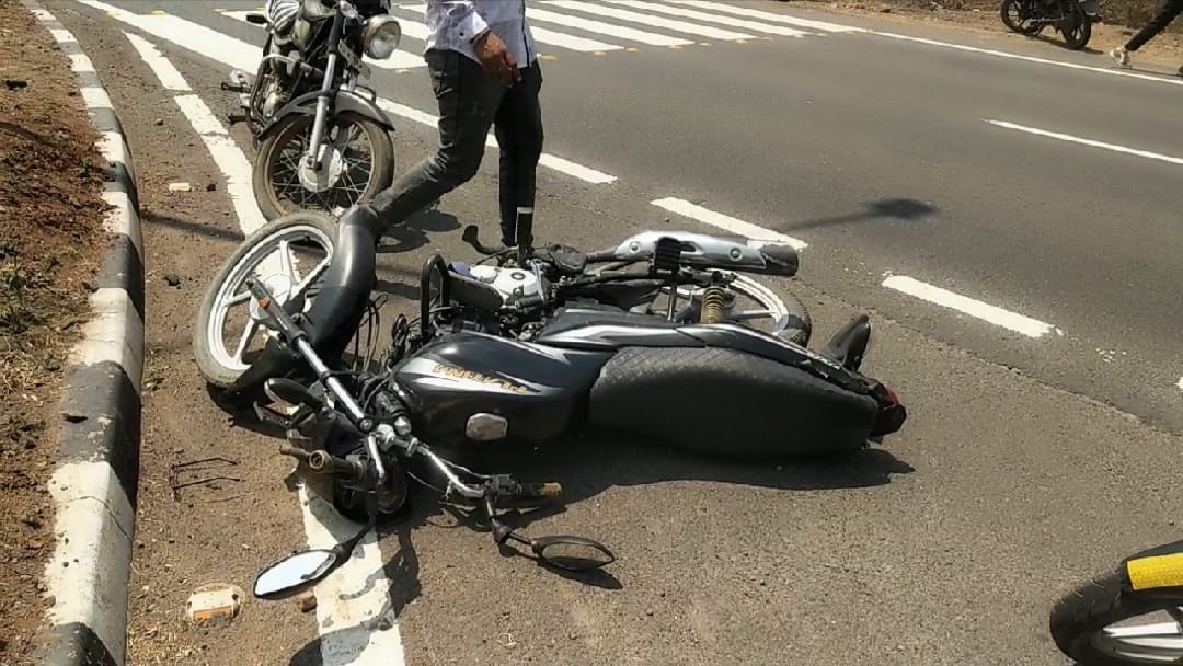 Speed wreaks havoc: Container hits bike on NH-44, mother and daughter killed, father injured