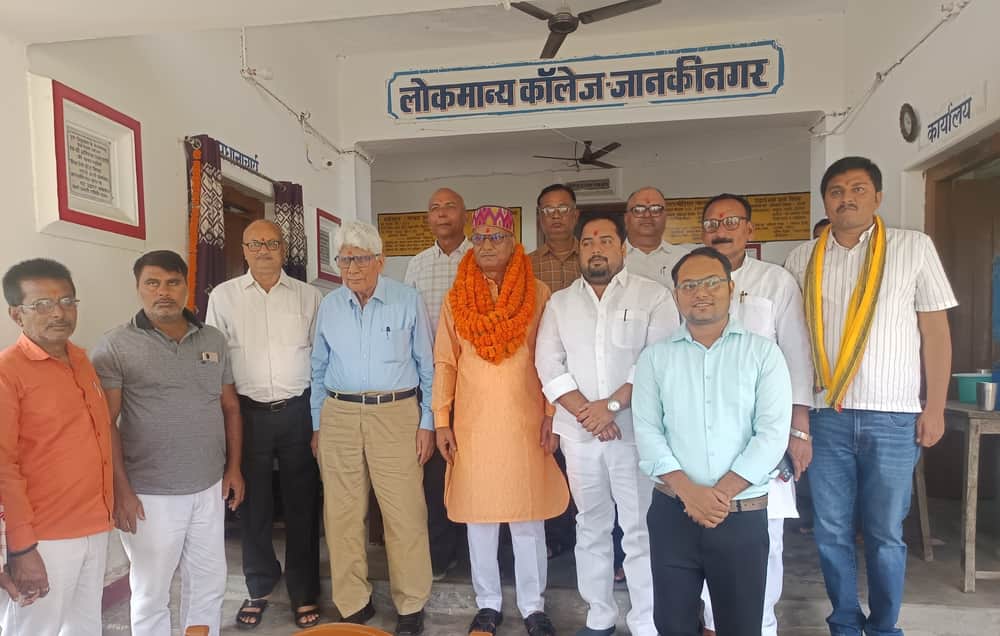 सेवरही के लोकमान्य इंटर कालेज में नए प्रधानाचार्य सुनील मिश्र ने संभाला कार्य भार।संवाद