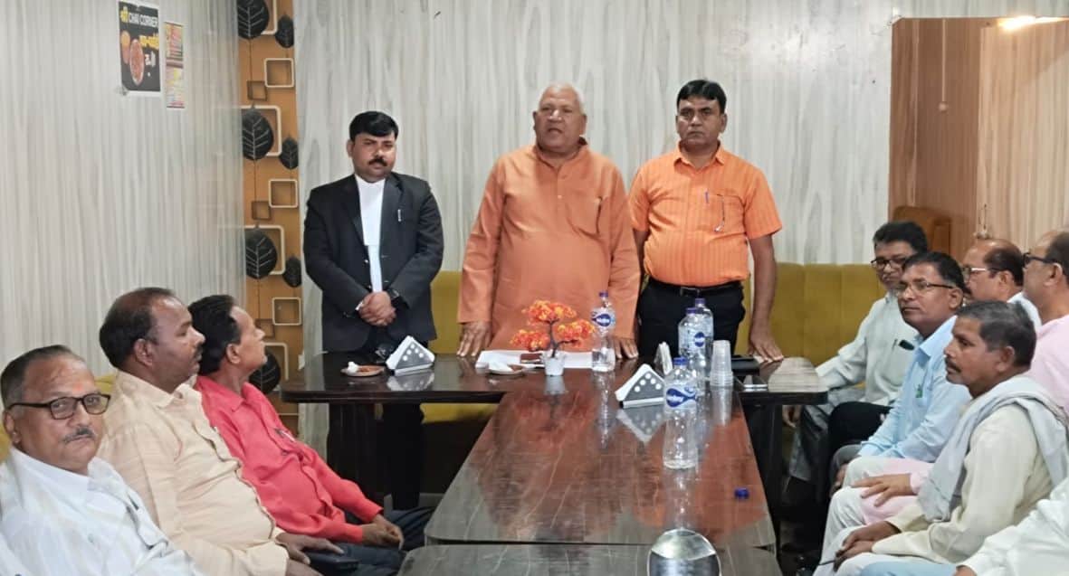  शहर के एक होटल में बैठक में बोलते ऑल इंडियन फेयर प्राइस शॉप डीलर एसोसिएशन के अध्यक्ष। स्रोत- स