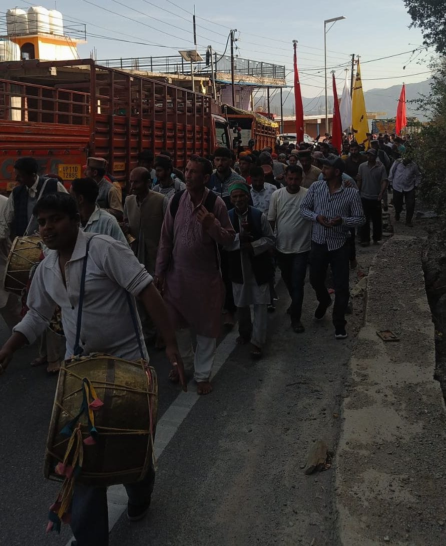 Chalda Mahasu reached Shillai after 12 years, people gathered to welcome him.