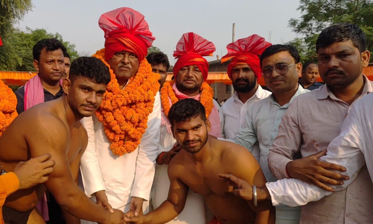 The wrestling match between Ghazipur and Karnataka Kesari was thrilling and ended in a draw