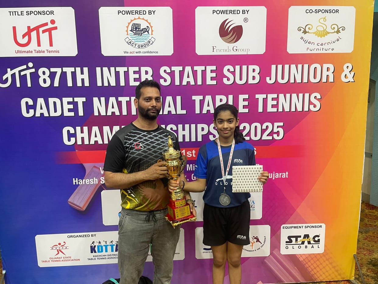 Moksha Arora won silver medal in Gujarat