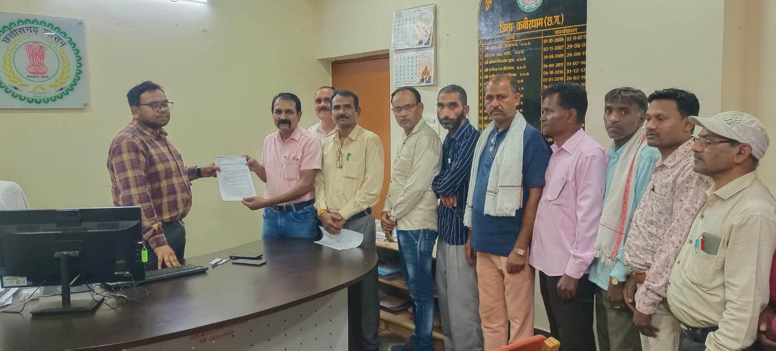 टीचर्स एसोसिएशन ने ज्ञापन सौंपकर जांच की मांग की है।