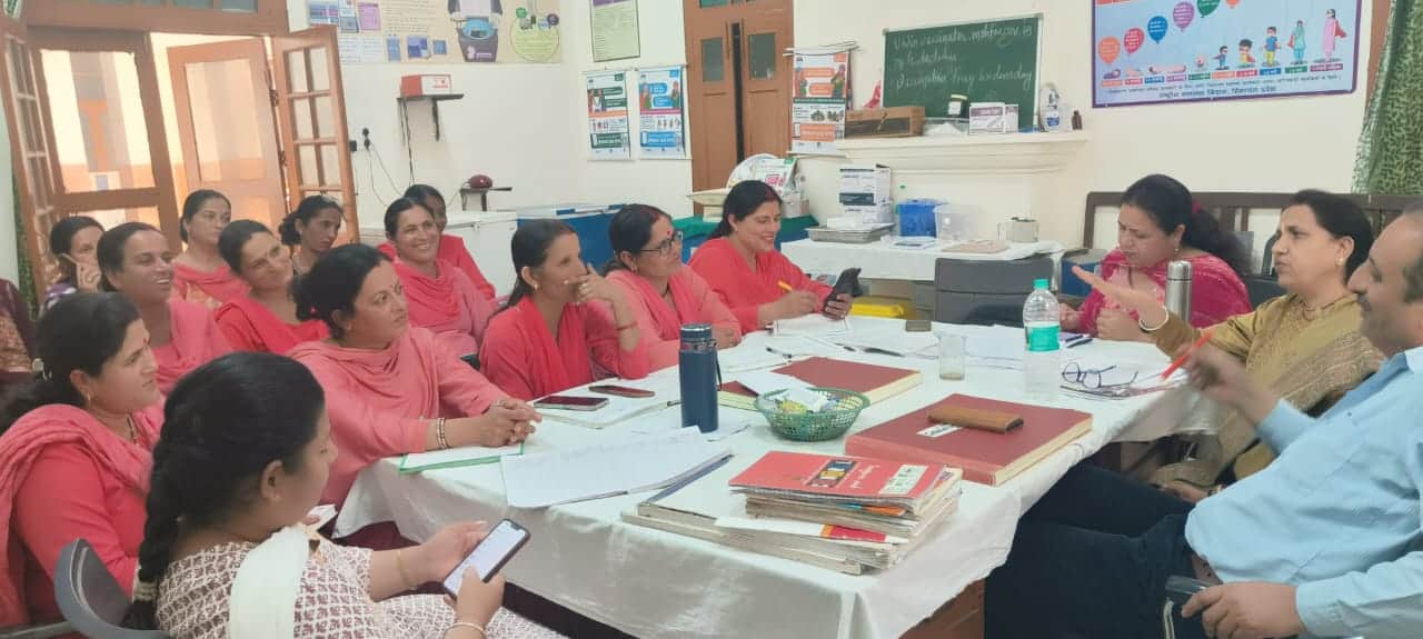 ददाहू में आयोजित प्रशिक्षण कार्यक्रम में मौजूद क्षेत्र की आशा कार्यकर्ता। स्रोत: विभाग