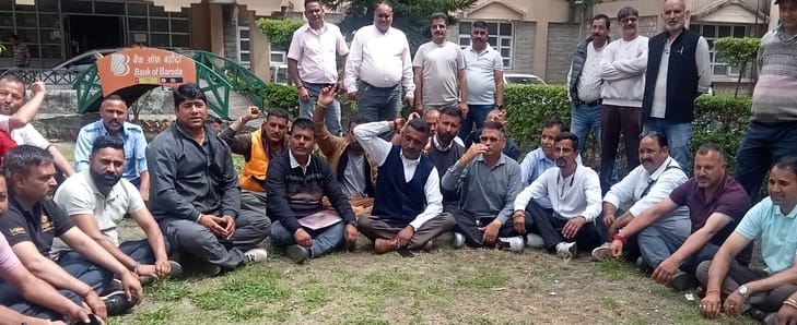 Slogans raised outside the Deputy Commissioner's office for not getting vehicle passing facility