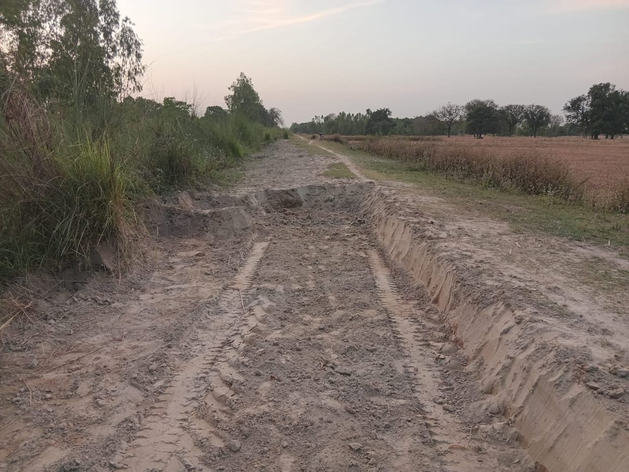 Not only the silt, the workers also sold the canal track