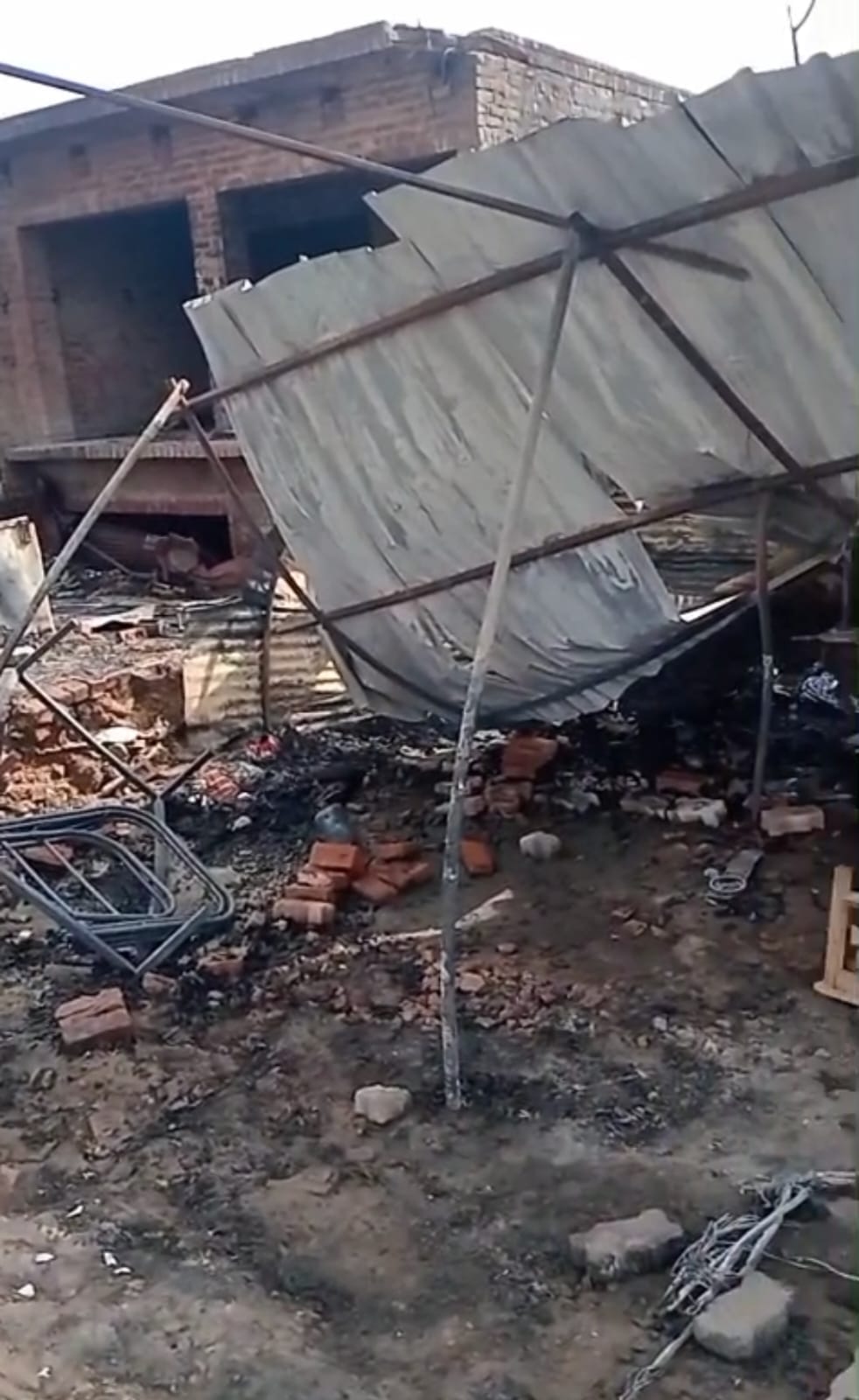 Fire broke out in a quilt-mattress and tea shop