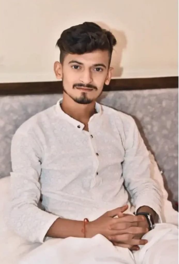 Student's body found on railway track, friends accused of murder