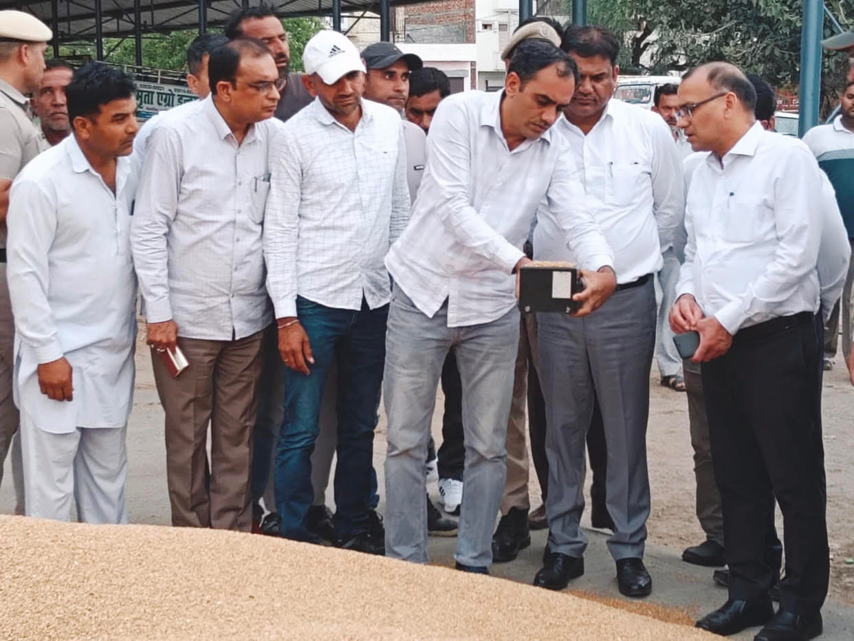 DC inspects food quality in canteen, reprimands officials for deficiencies in pipeline work