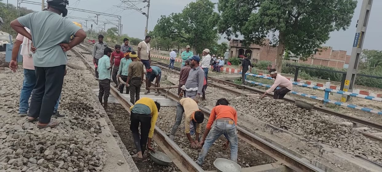 Hanumanganj Crossing Remained Closed for Three Hours, Causing Inconvenience