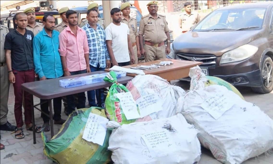 बांसडीह और सहतवार पुलिस के मुठभेड़ में पकड़े गए विद्युत तार चोरी के आरोपी युवक। पुलिस विभाग