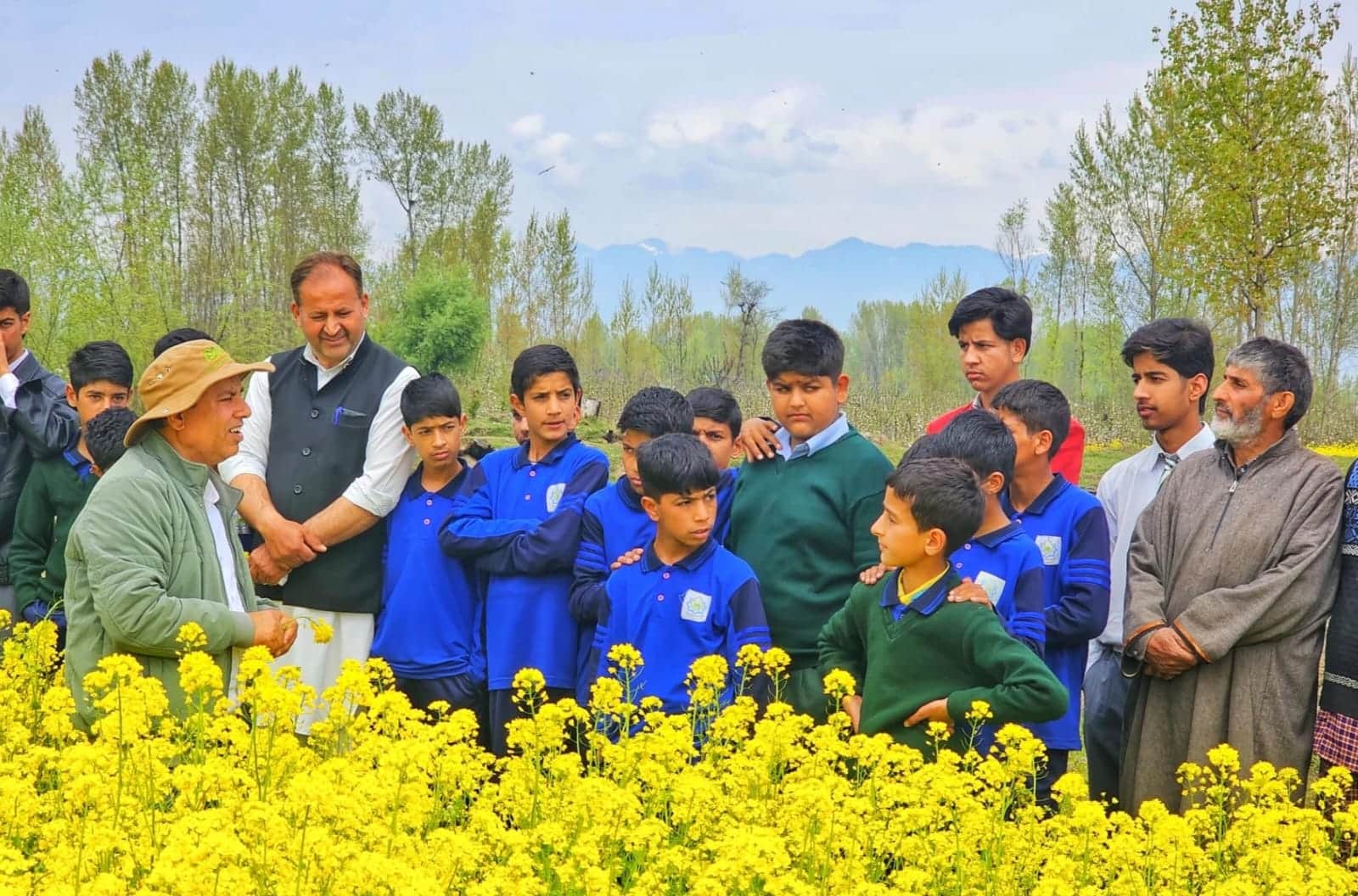 बांदीपोरा के खेत में लगी केवीके की कार्यशाला। संवाद