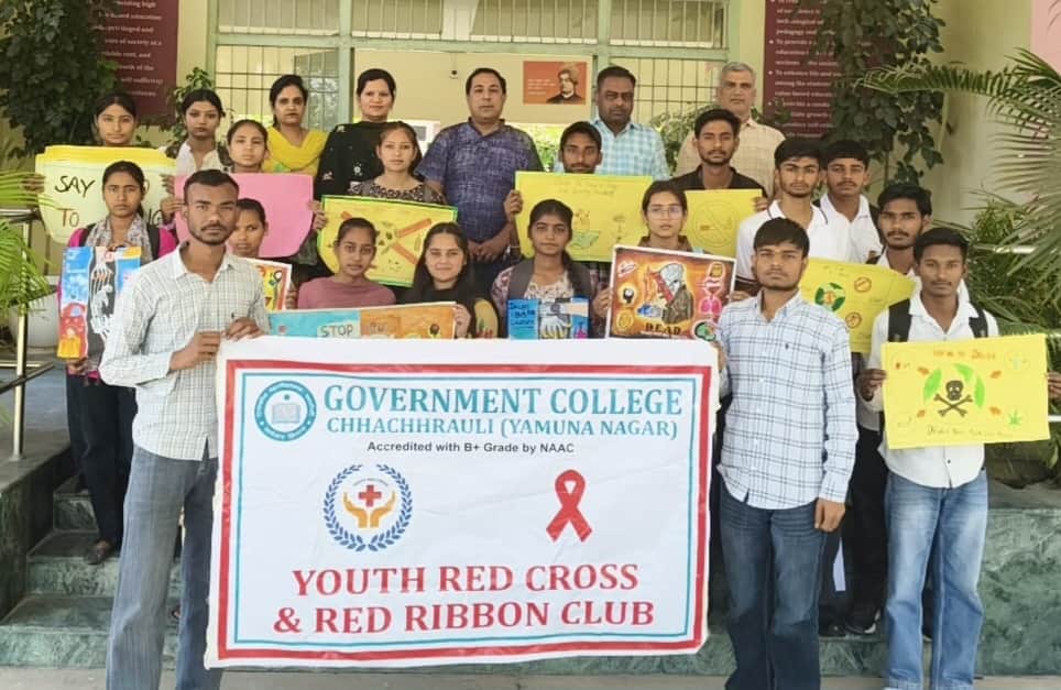 छछरौली के राजकीय महाविद्यालय में नशा मुक्ति विषय पर जागरूक करते विद्यार्थी। कॉलेज