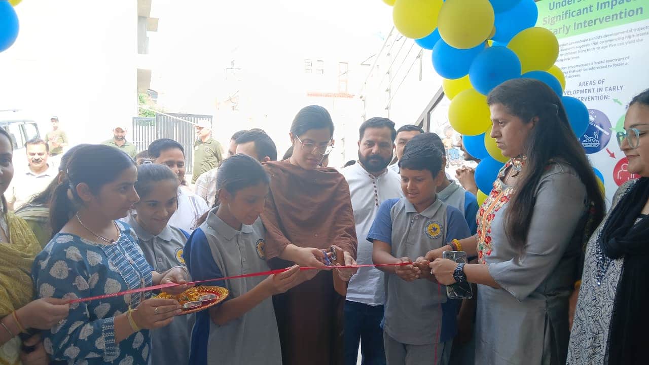 डीसी उद्घाटन करती हुईं।