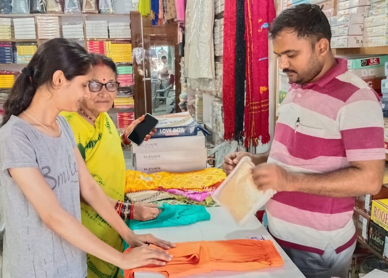 As the mercury rises, the demand for lightweight clothing in the market has increased.