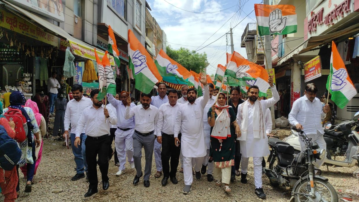Congress protests for road construction