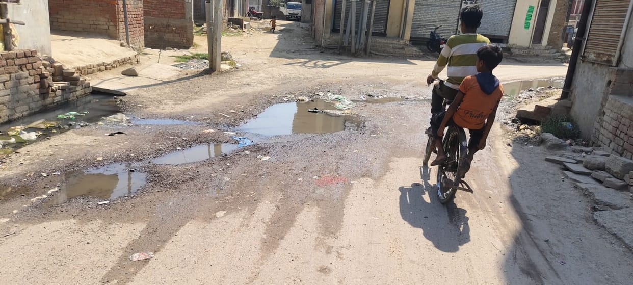Dirt spread on Hospital Road, risk of spreading disease
