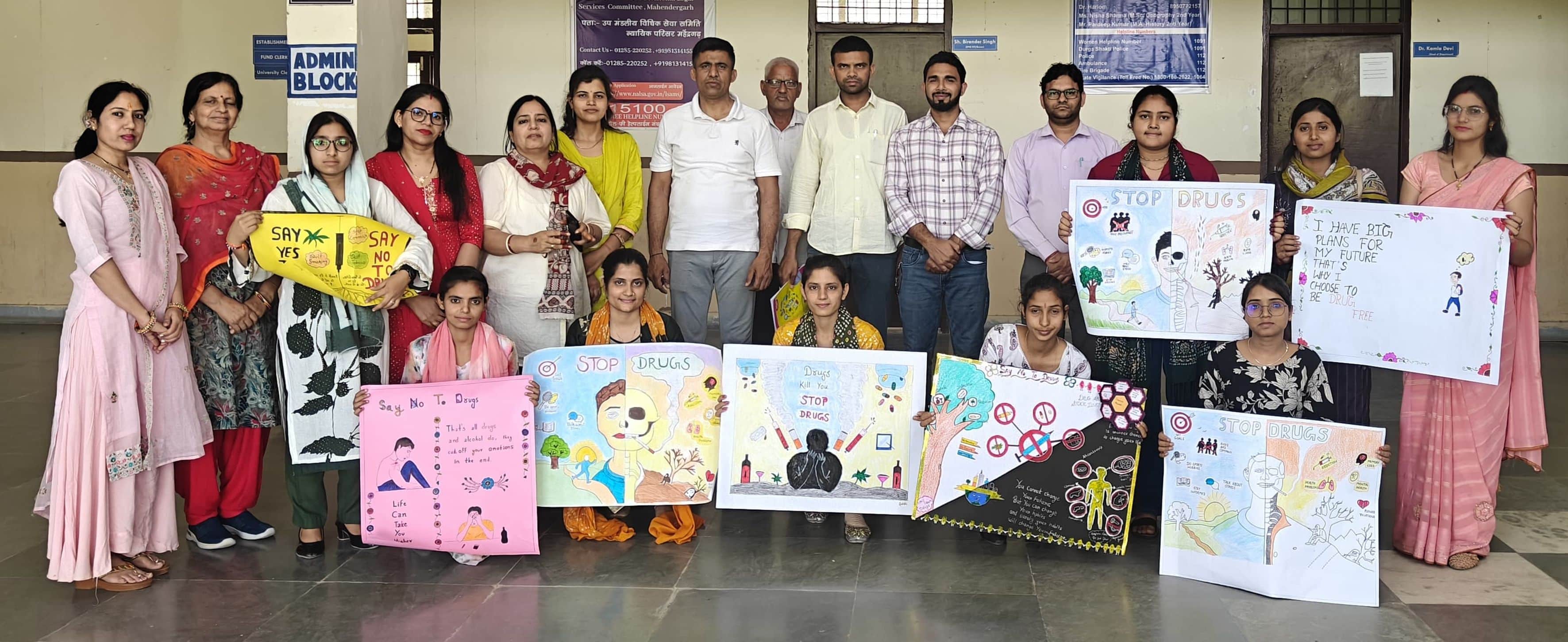 फोटो संख्या:55 सतनाली कॉलेज में मौजूद विद्यार्थी व शिक्षक। स्रोत: संस्थान