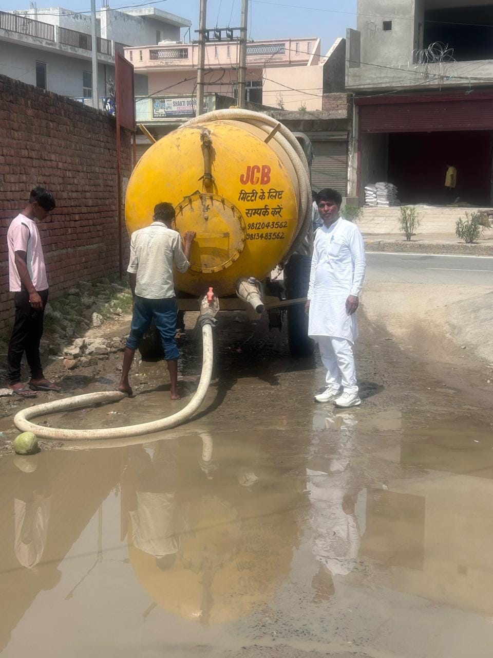 The sewer line has stopped and the streets are filled with water, causing inconvenience to the people.