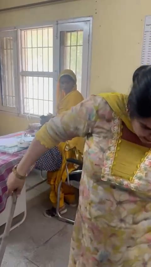 ANM beats pregnant women and their relatives with sticks