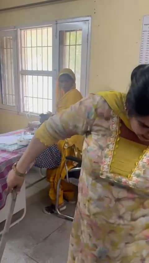  घरौंडा सामुदायिक स्वास्थ्य केंद्र में डंडे से पिटाई करने का फोटो 