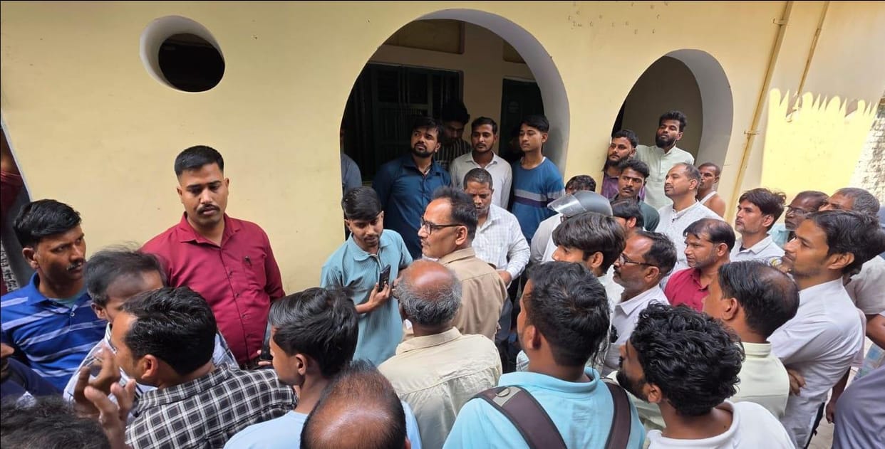 Protest against installation of smart meters, electricity workers beaten up for cutting connections