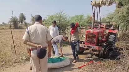 Tractor-trolley hit by high tension line, painful death of woman and innocent child