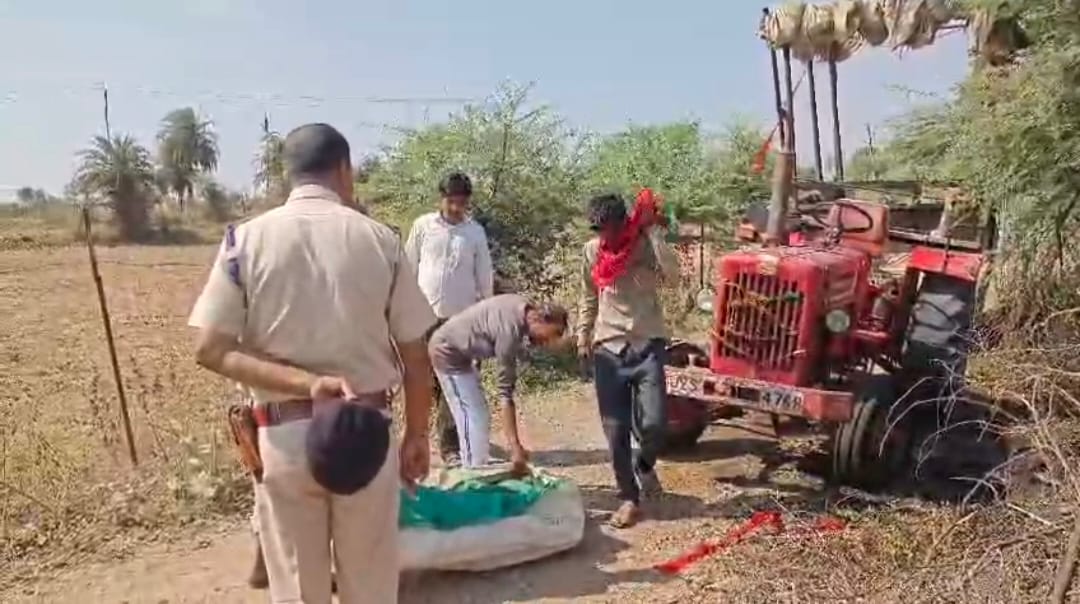 इसी ट्रैक्टर से हुआ हादसा