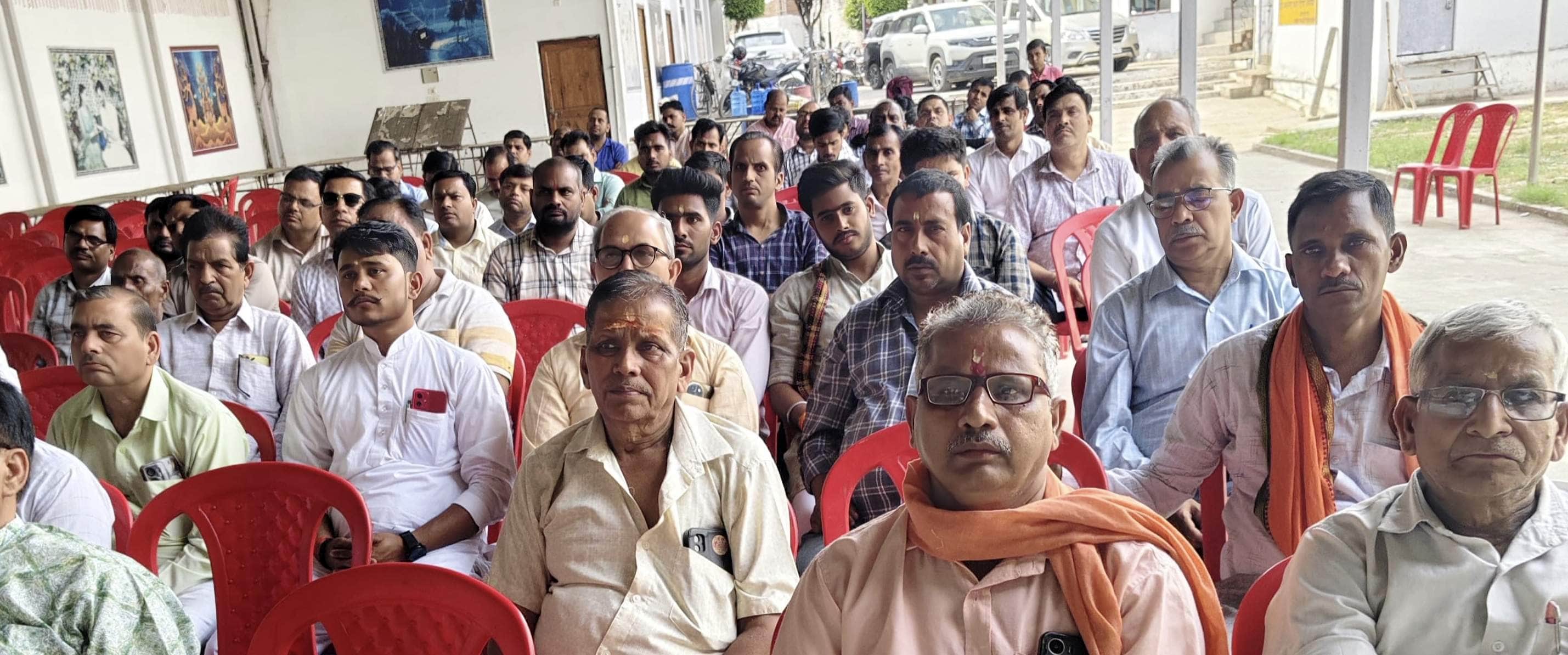 जलालाबाद में राष्ट्रीय स्वयंसेवक संघ की ओर से आयोजित कार्यक्रम में मौजूद लोग। स्रोत: आयोजक