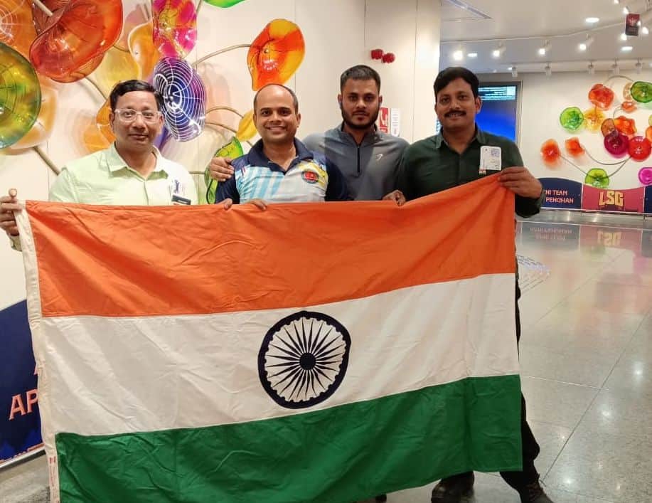 कोलंबो रवाना होने से पहले भारतीय दिव्यांग टीम के कप्तान आलोक शर्मा।