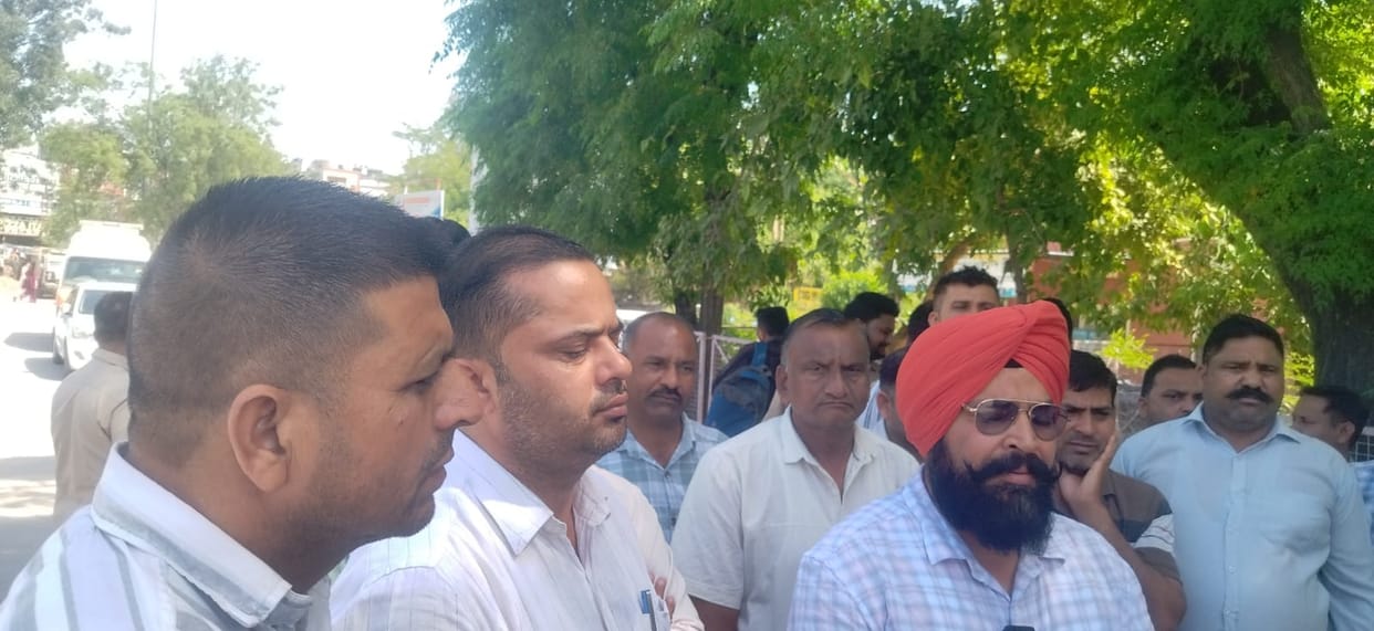 Roadways workers protested against the duty inspector
