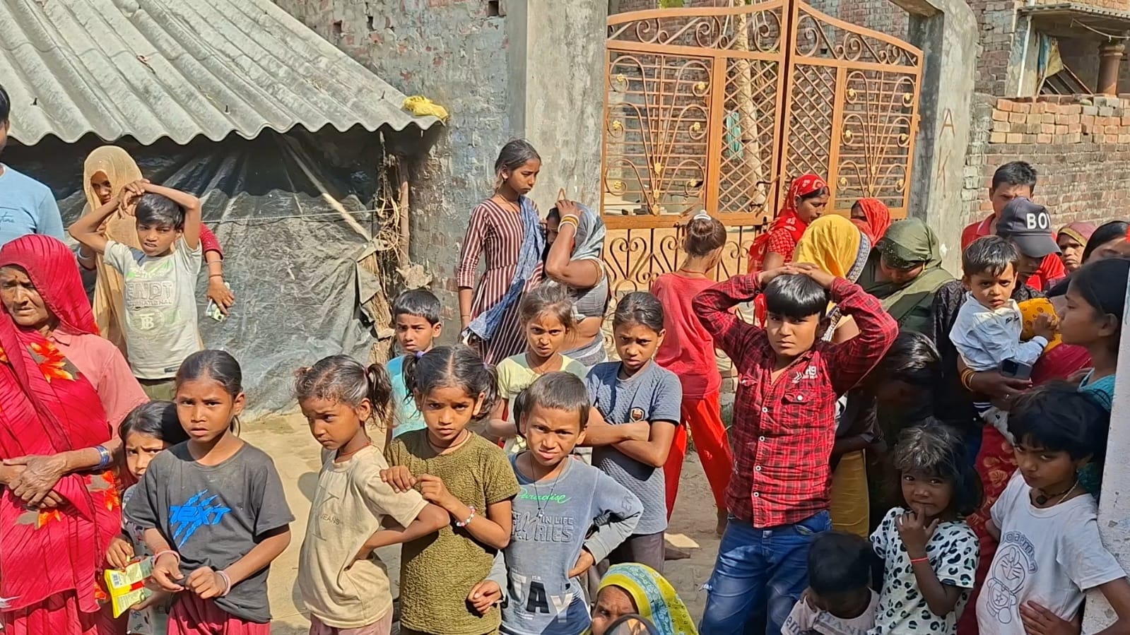 Woman jumps into river with children, daughter dies