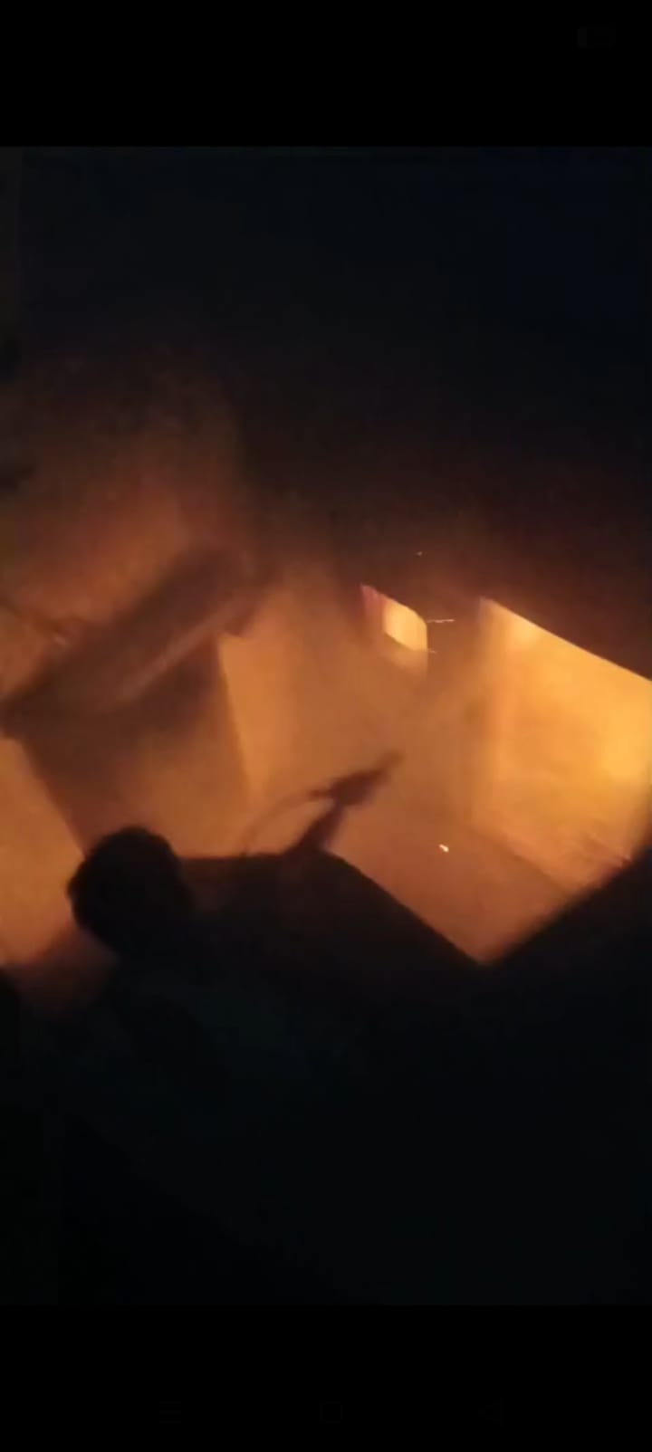 A gas cylinder leak caused a fire in the house, killing a young man.