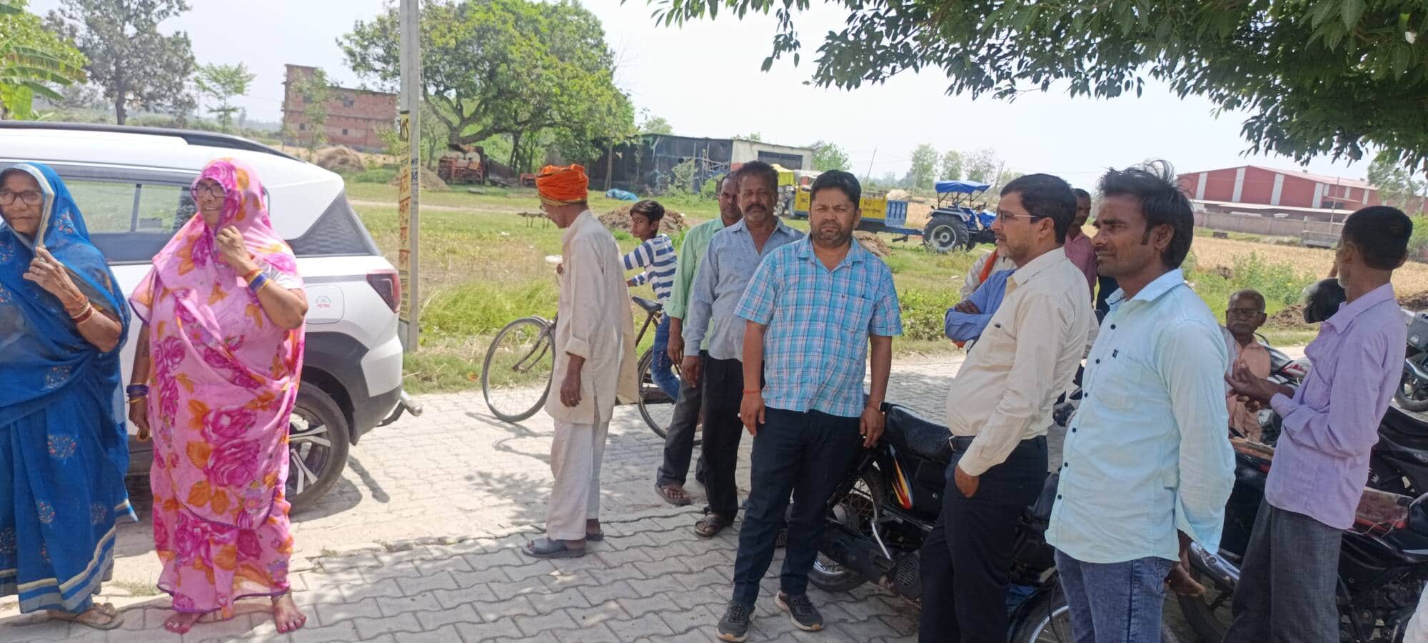 मृतक सिमृता देवी की घर जुटी लोगों की भीड़।स्रोत-सोशल मीडिया