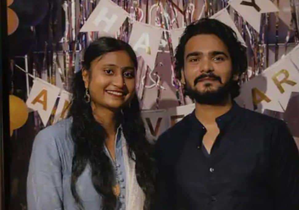 पत्नी के साथ मृतक शिक्षक