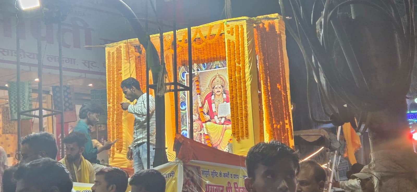 नगर में निकली भगवान श्री चित्रगुप्त की शोभायात्रा में सजी झांकी, स्रोत संवाद