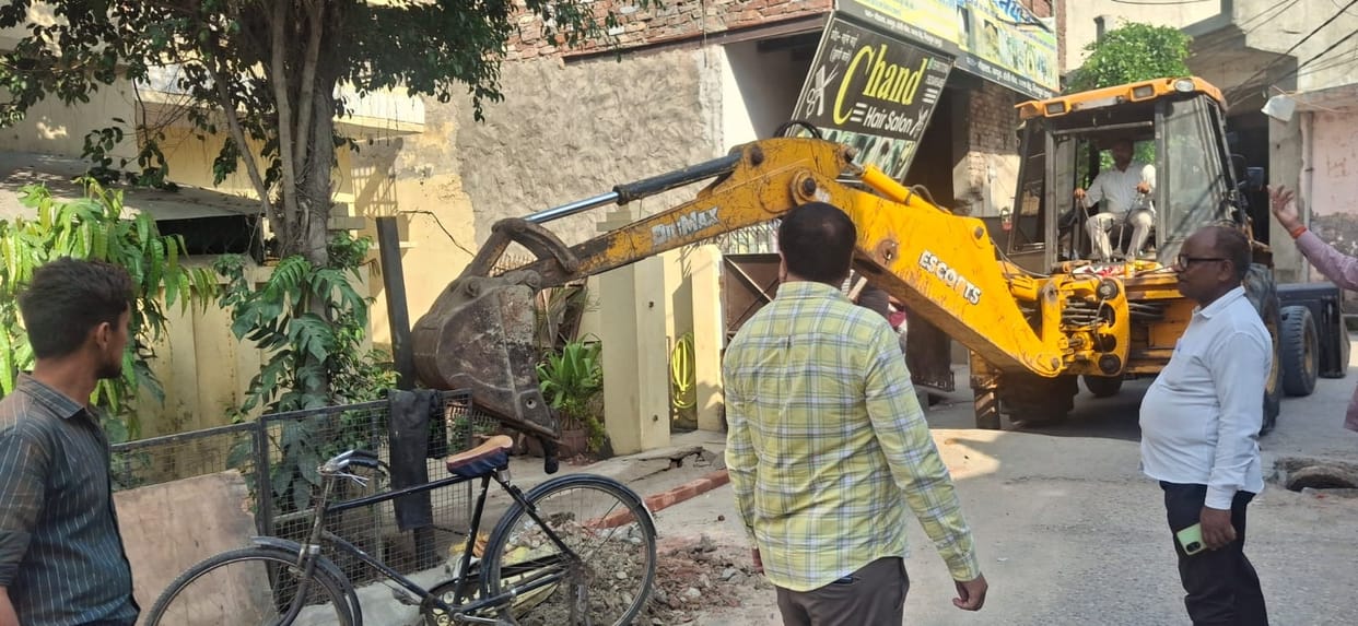 Bulldozer Deployed Against Encroachments; Illegal Girders Removed