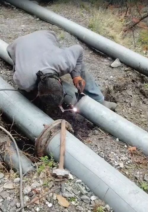 Drinking water supply disrupted due to breakage of drinking water line on Samej-Kushwa road