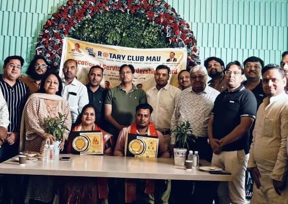रोटरी वोकेशनल लीडरशिप अवार्ड से सम्मानित हुए अभिषेक पांडेय और विनीता पांडेय।