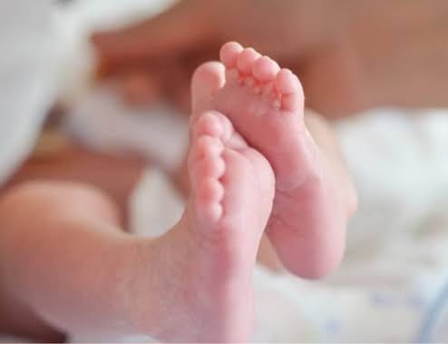 Eight-month-old infant dies after being administered oxygen at six liters per minute