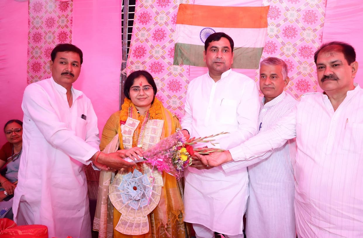Minister of State for Energy honored Pooja Chaudhary