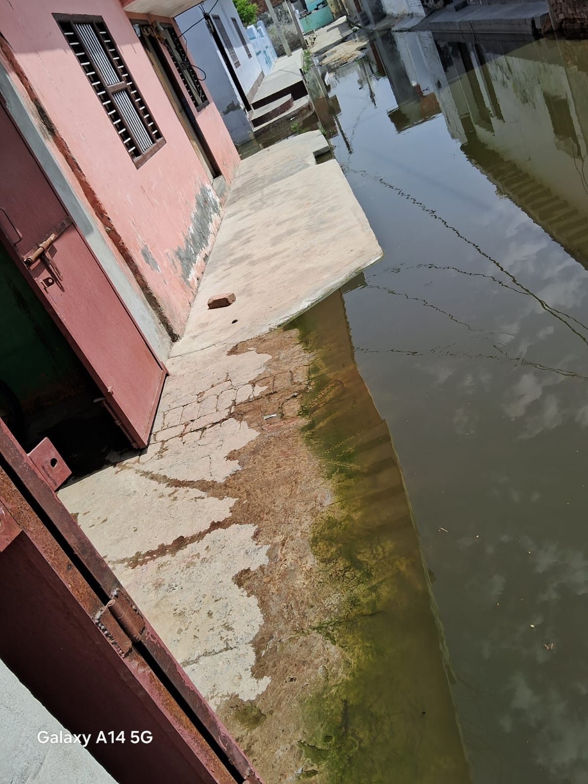 Waterlogging in Mehermati Meena disrupts public movement, demands for solution
