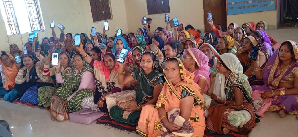 स्वयं सहायता समूह की महिलाएं। स्रोत : विभाग
