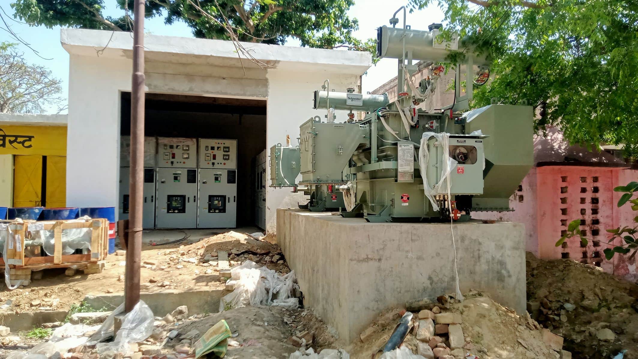 संयुक्त चिकित्सालय सिरौली गौसपुर में बनाया गया बिजली का स्वतंत्र फीडर ।