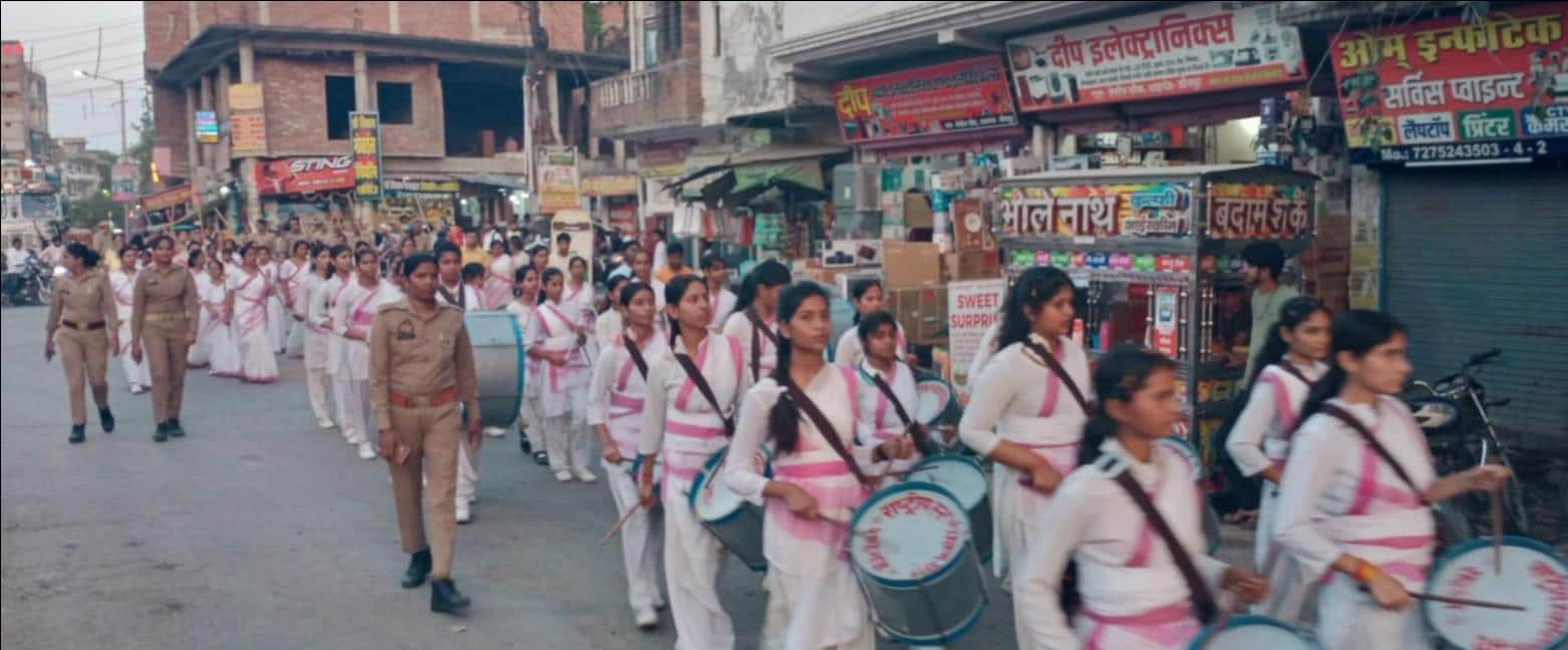 शाहगंज, अनुशासन और एकता के साथ किया गया पथ संचलन, महिलाओं ने बढ़ाई गरिमा। स्रोत-संवाद