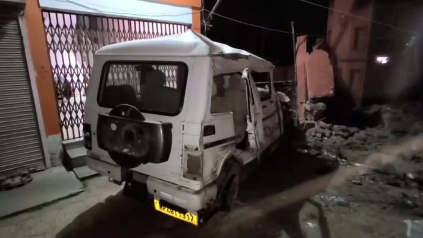 सड़क हादसे में दो लोगों की मौत।