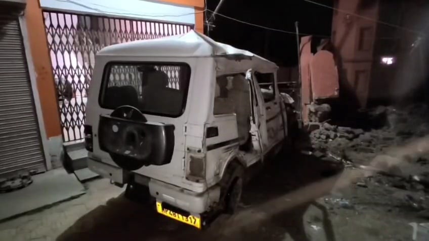 Betul News: High Speed Bolero Collided With The Wall Of Marriage Garden ...