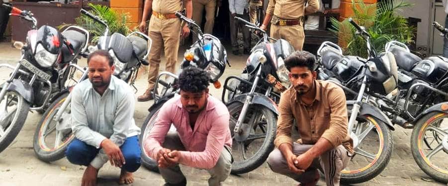 तिलहर पुलिस की गिरफ्त में बाईक चोरी के आरोपी। संवाद