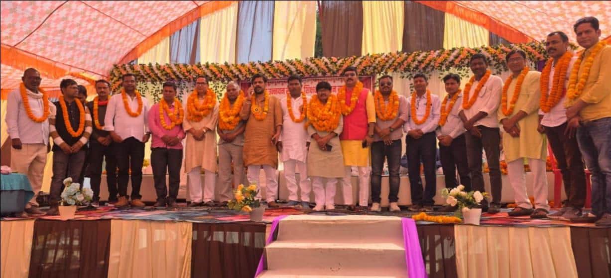 उत्तर प्रदेशीय प्राथमिक शिक्षक संघ के बरसठी ब्लाक इकाई के नव निर्वाचित पदाधिकारी। संगठन